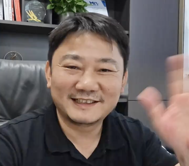 OD体育直播-惺惺相惜！张雪：喝高了后给东来哥刷3万礼物 之前不信他的自由爱